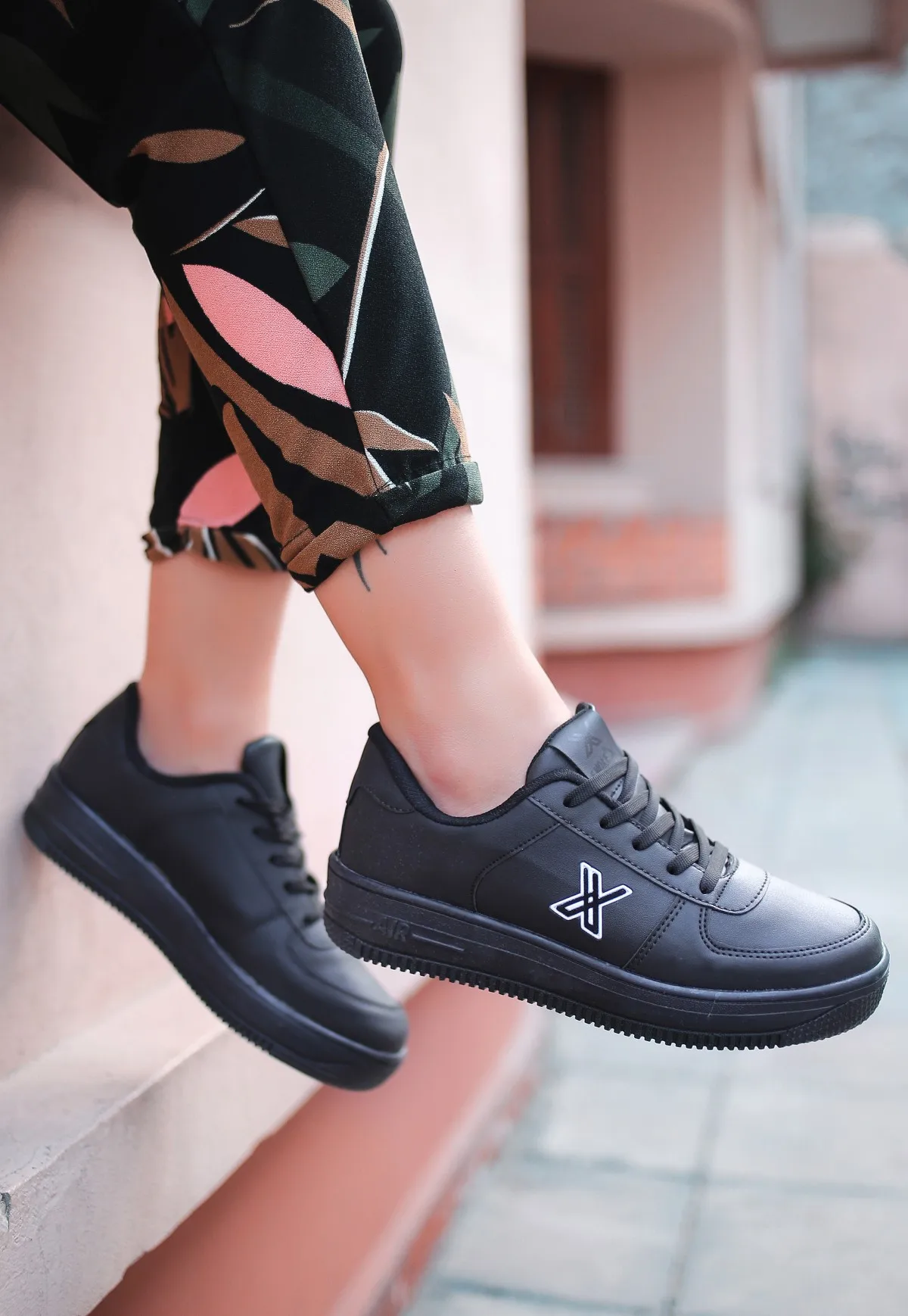 

Smox White Skin Sport Shoes