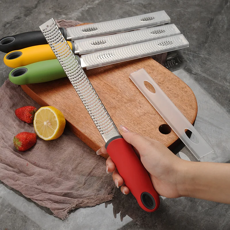 

Терка многофункциональная для лимонов, терка из нержавеющей стали для обрезки сыра и сыра, случайный цвет, нескользящая ручка в форме зубов,...