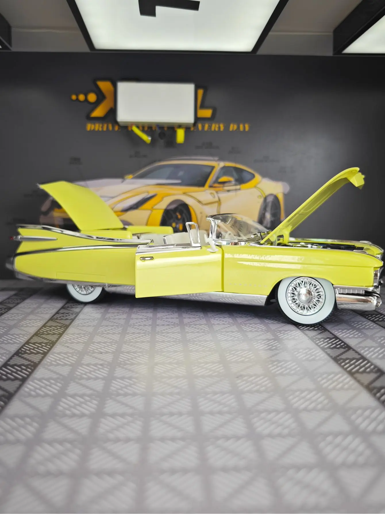 Фото 1:24 Eldorado 1959, модель автомобиля из сплава, трансформируемая детская игрушечная машина Super Run с имитацией звука и функций освещения. №5