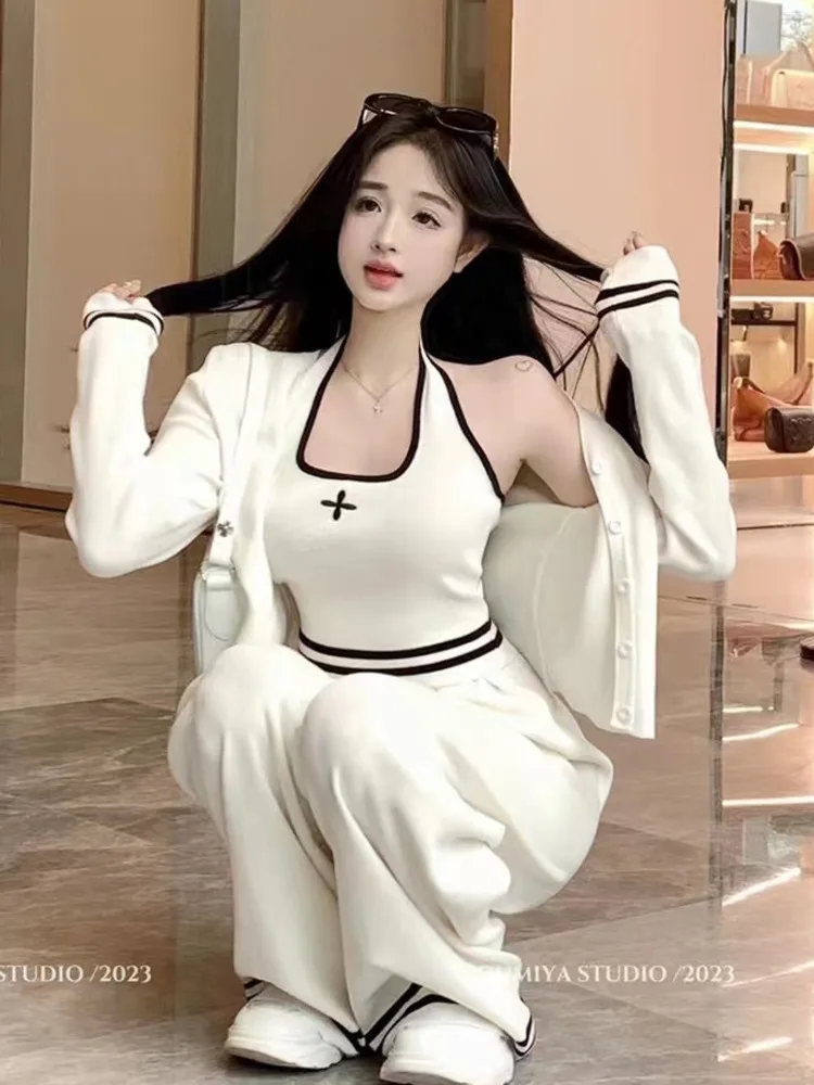 Женский трикотажный костюм