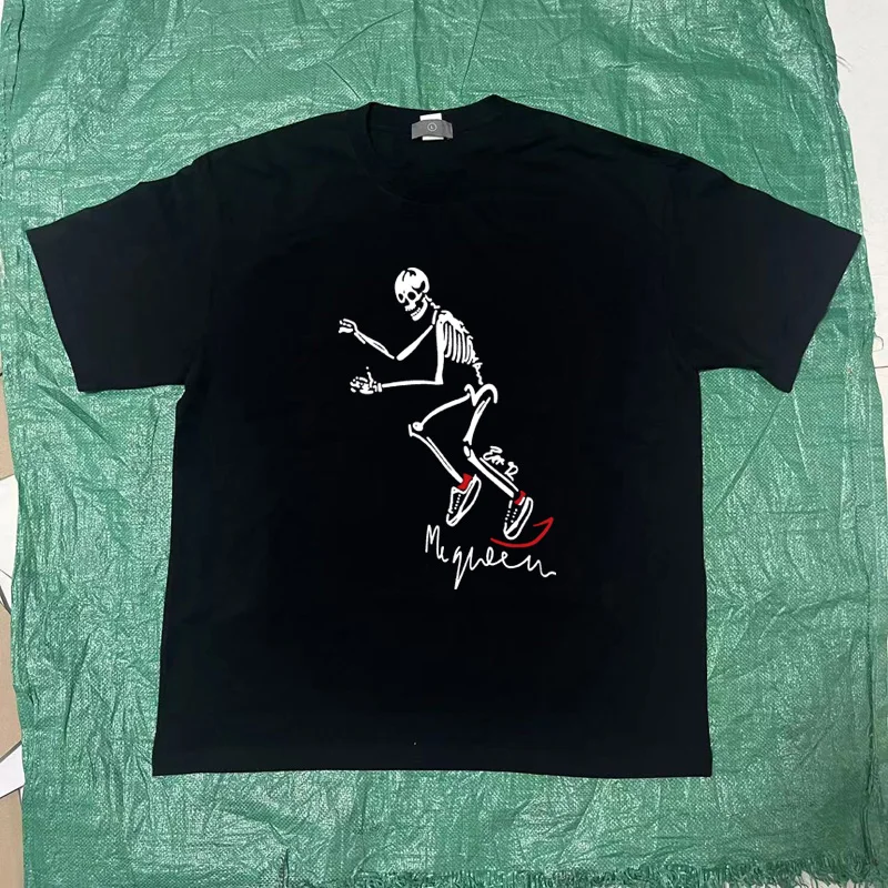 

23ss Summer New McQueen T-shirts American Street Sketch Figure Print Loose Top Tee High Quality Cotton Casual Short Sleeve