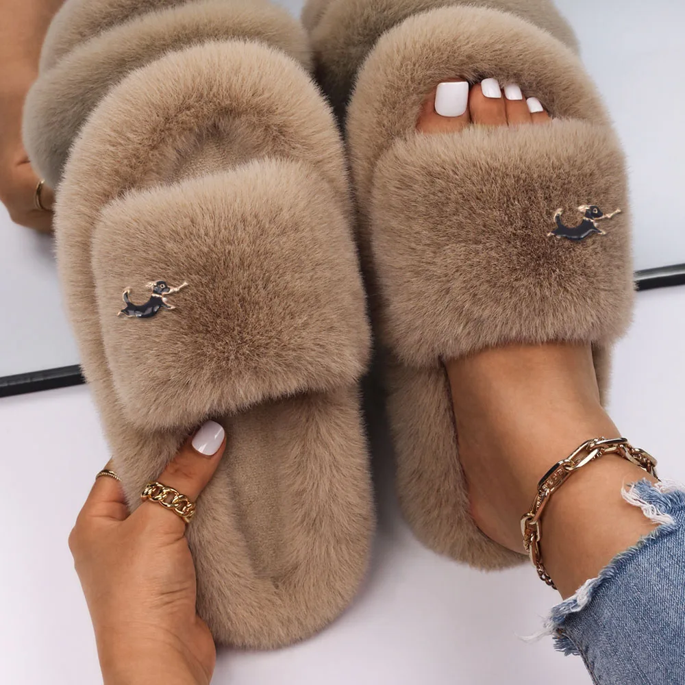 Fur Slippers Women Designer Furry Slides Ladies Flip Flop Cartoon Puppy Decor Faux Fur Sandals House Slippers Luxury Brand Shoes