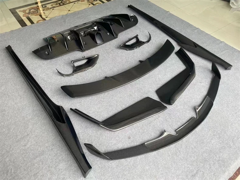 Передние разветвители для губ из натурального углеродного волокна Ferrari 488 задний