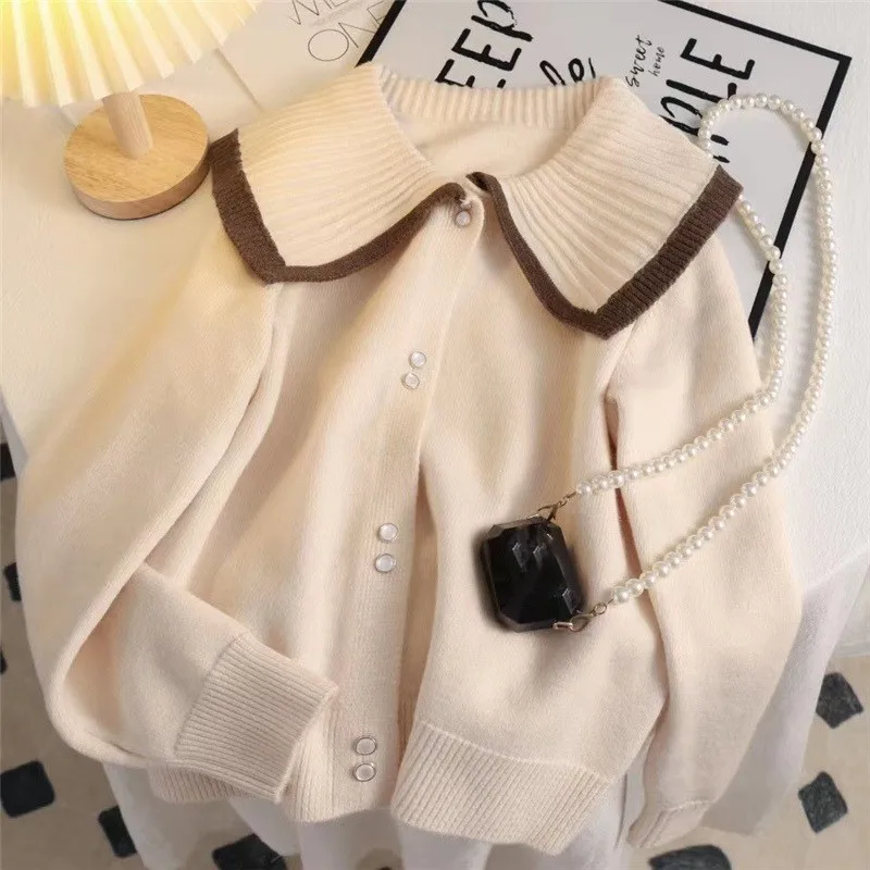 

Autumn and winter new doll collar age-reducing cardigan top woman sweet and warm soft sticky sweater jacket