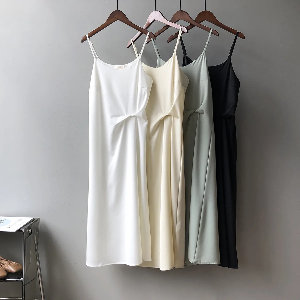 

Women's Summer Dress 2022 French Style Vintage Spaghetti Strap Black Pearl White Pea-green Meters Apricot Dresses Dropshipping