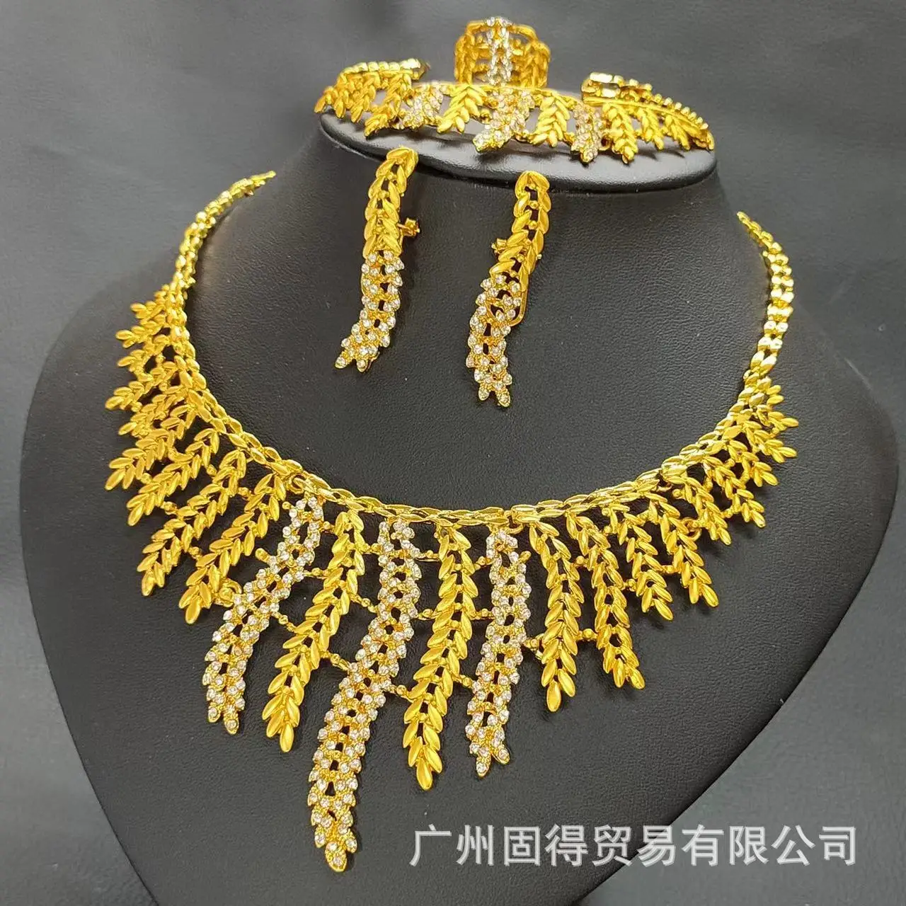 

Dubai 24k Gold Plated Full Diamond Leaf Alloy Jewelry Set Necklace Earrings Middle East Africa Bridal Jewelry Set