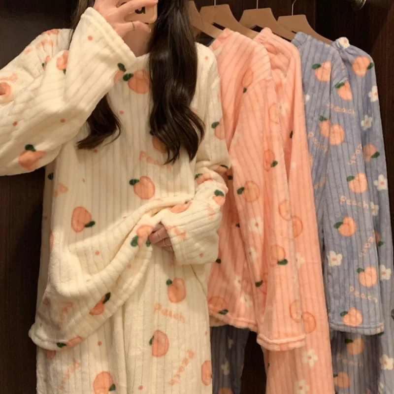 

2022 Winter Printed Pyjamas Cartoon Long Sleeve Coral Fleece Warm Sleepwear Long Wear Women Pajamas Animal Pajamas 2PCS