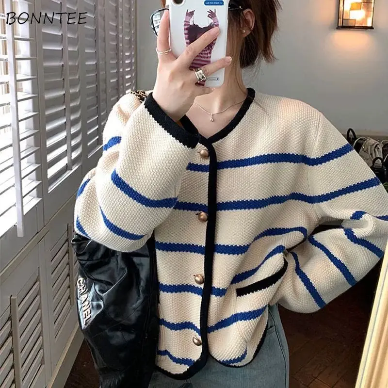 

Женский полосатый кардиган Ulzzang, уютная Осенняя Минималистичная универсальная хипстерская трикотажная одежда с V-образным вырезом для моло...