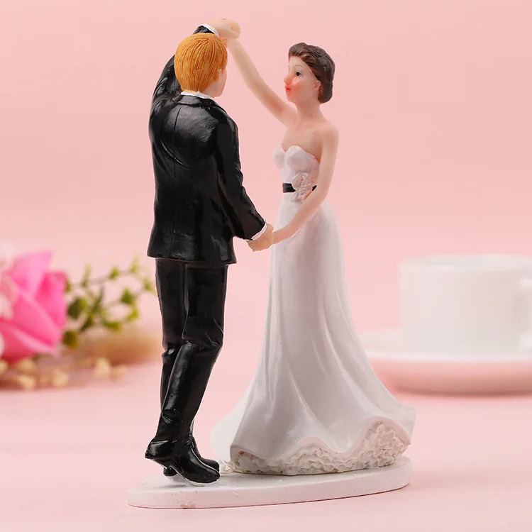 

Cake Toppers Dolls Bride and Groom Figurines Funny Wedding Cake Toppers Stand Topper Decoration Supplies Marry Figurine