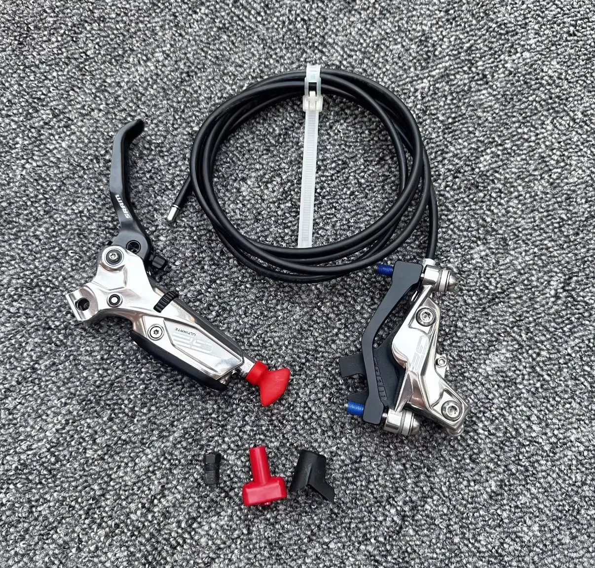 Фото SRAM G2 Ultimate Дисковый тормоз и рычаг — передний, гидравлический, крепление на стойку, угольный рычаг, титановая фурнитура, серебристый №3