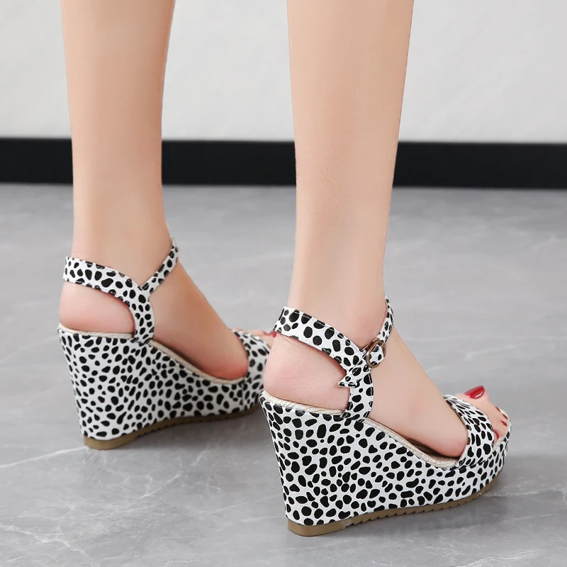 

2022 Summer Hot Style Fashion Comfortable Women's Knee High Sandals Sandals Women's Leopard Pattern Thick Sole Sandals for Women