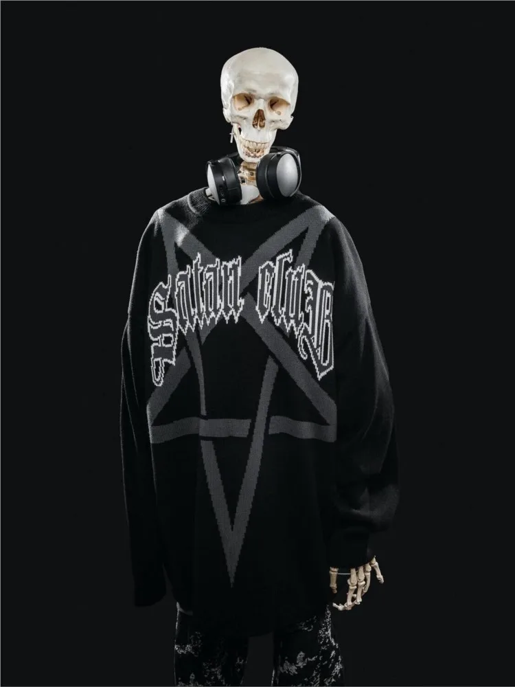 Вязаный мужской пуловер с рисунком сатаны