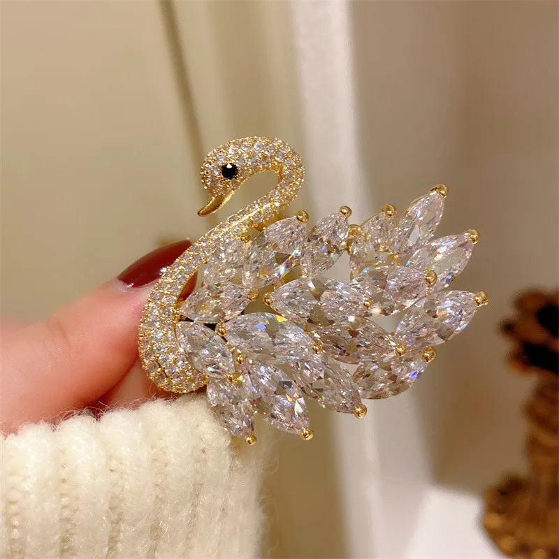 Роскошные Броши CC в форме лебедя золотого и серебряного цвета Блестящий Цирконий