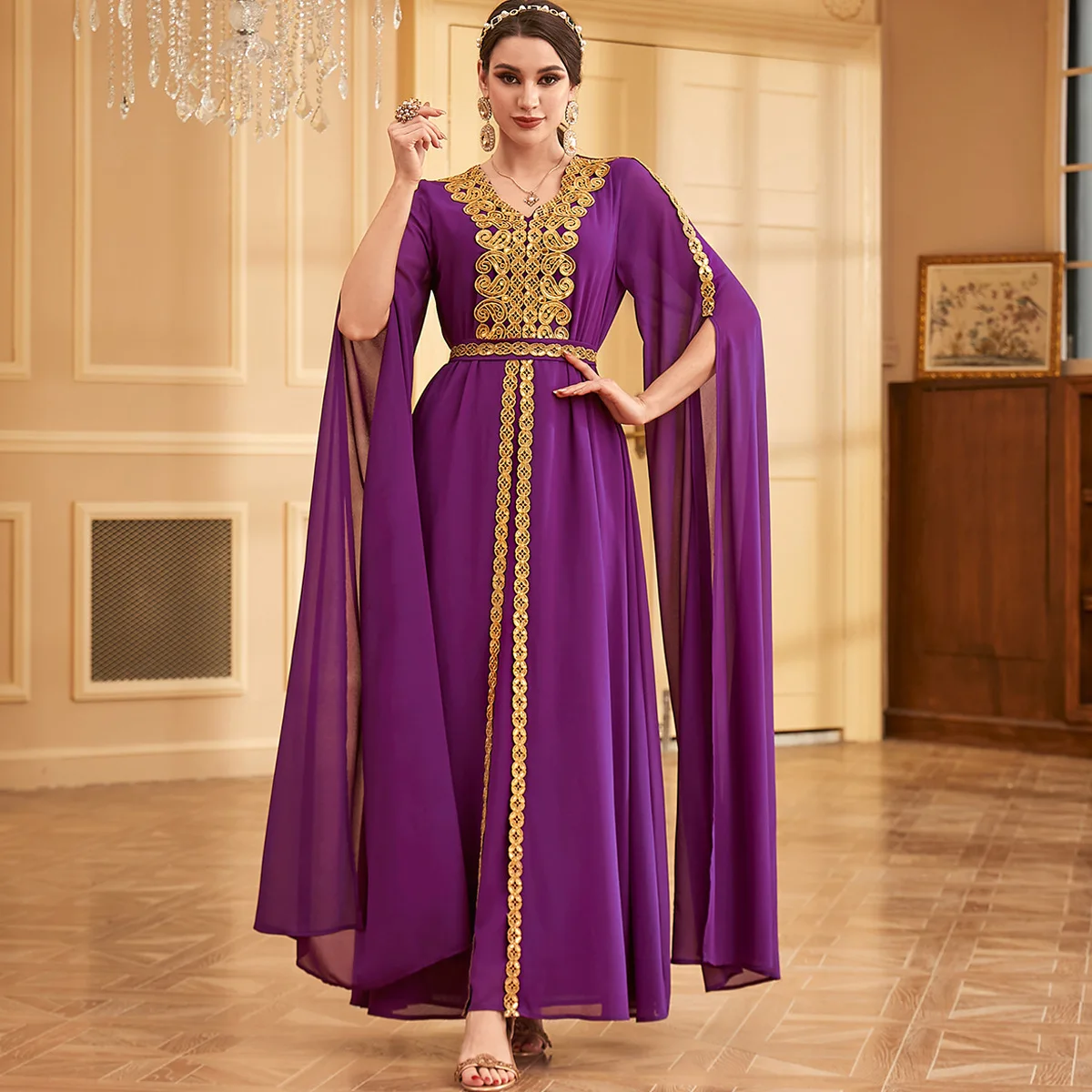 Мусульманские женщины в Саудовской Аравии элегантные этнические платья с поясом