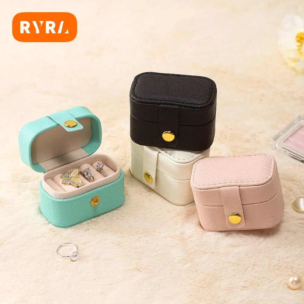 

Миниатюрная коробка для колец из искусственной кожи, бархатная, грязеотталкивающая, не занимающая много места, водонепроницаемая, маленька...