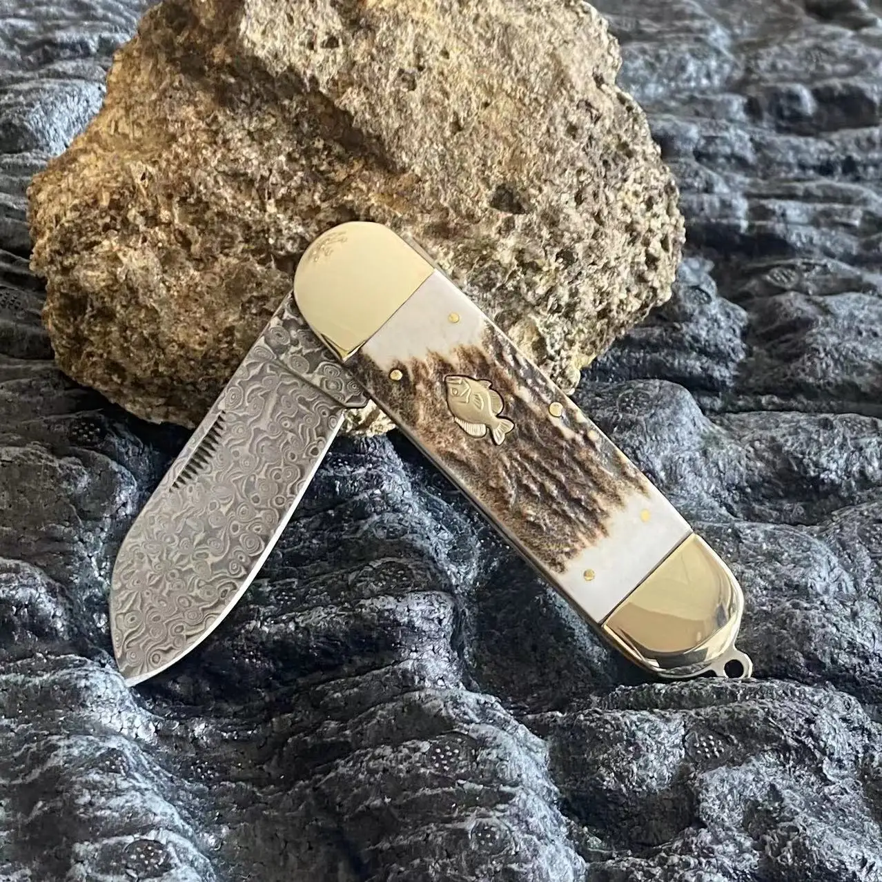 Складной нож из дамасской стали