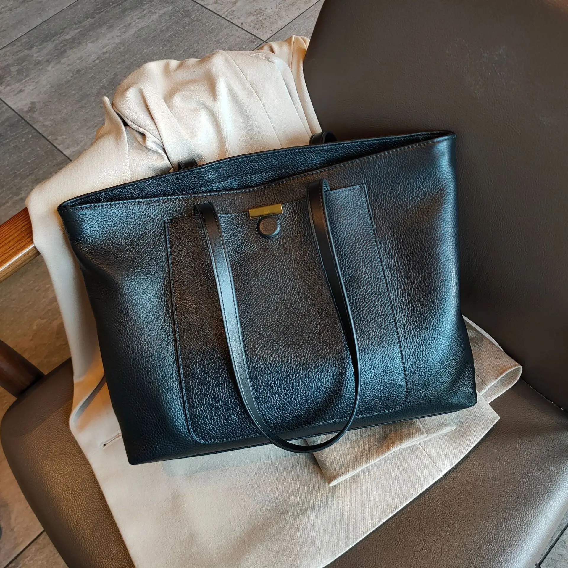 

2021 New Large Capacity Vintage Tote Handbag Shoulder Bag