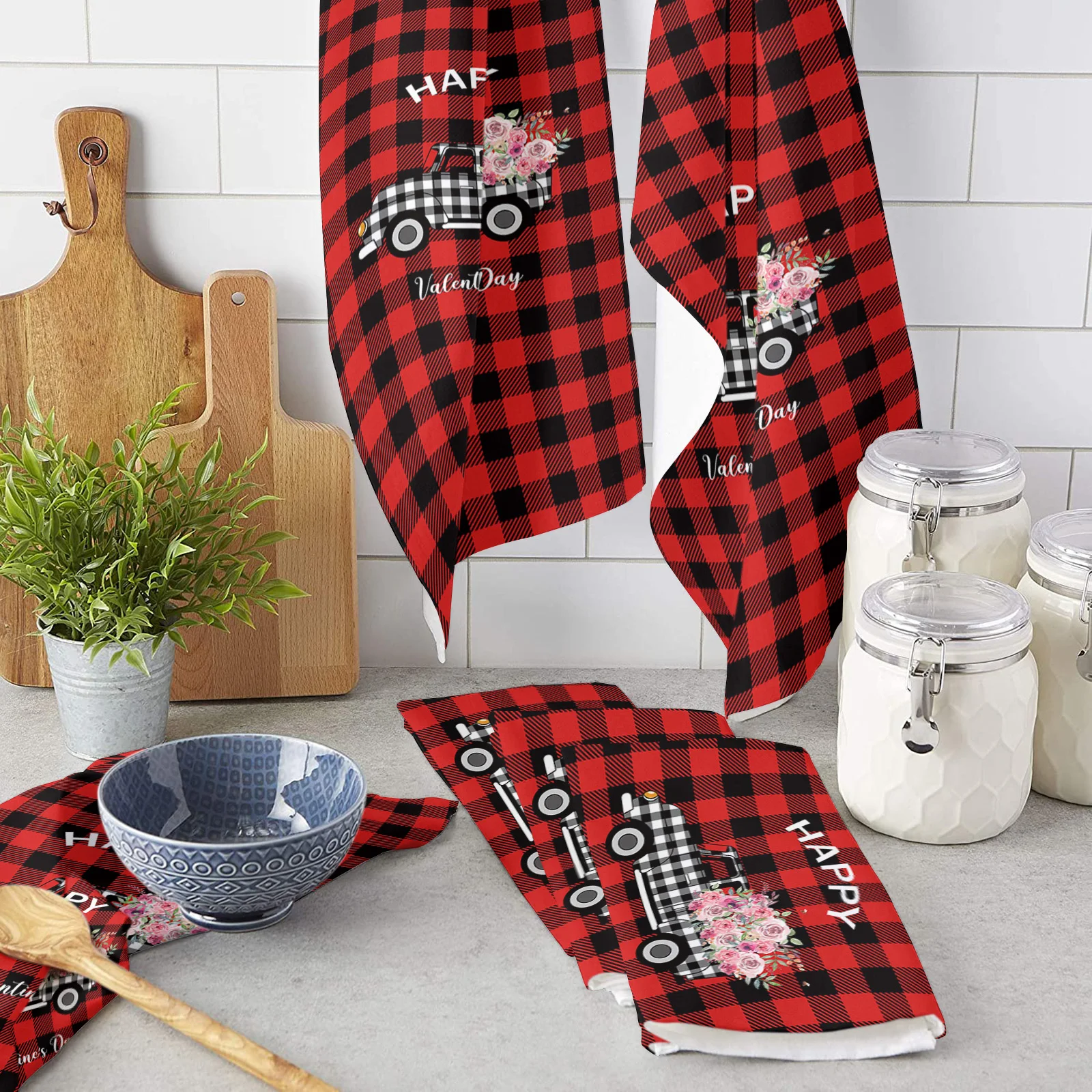 

Чайное полотенце в красную клетку с цветочным принтом