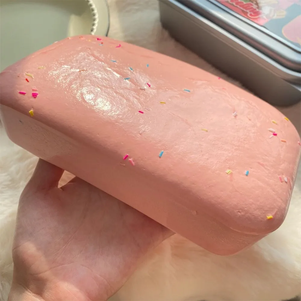 Игрушка для клубничного хлеба