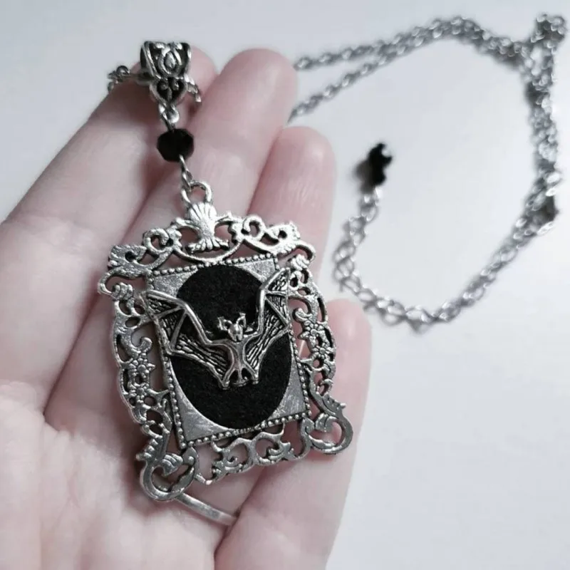 

Goth Bat Cameo Vampire Pendant Necklace Christmas Gift For Women Man Friends Witch Crystal Jewelry New Fashion