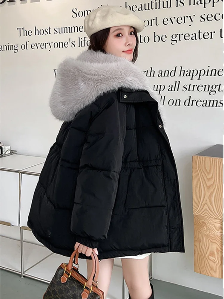 Женская зимняя куртка-пуховик с меховым капюшоном