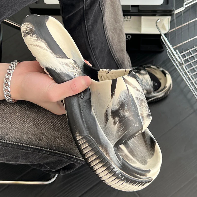 Тапочки женские на толстой подошве уличные шлепанцы платформе разные цвета