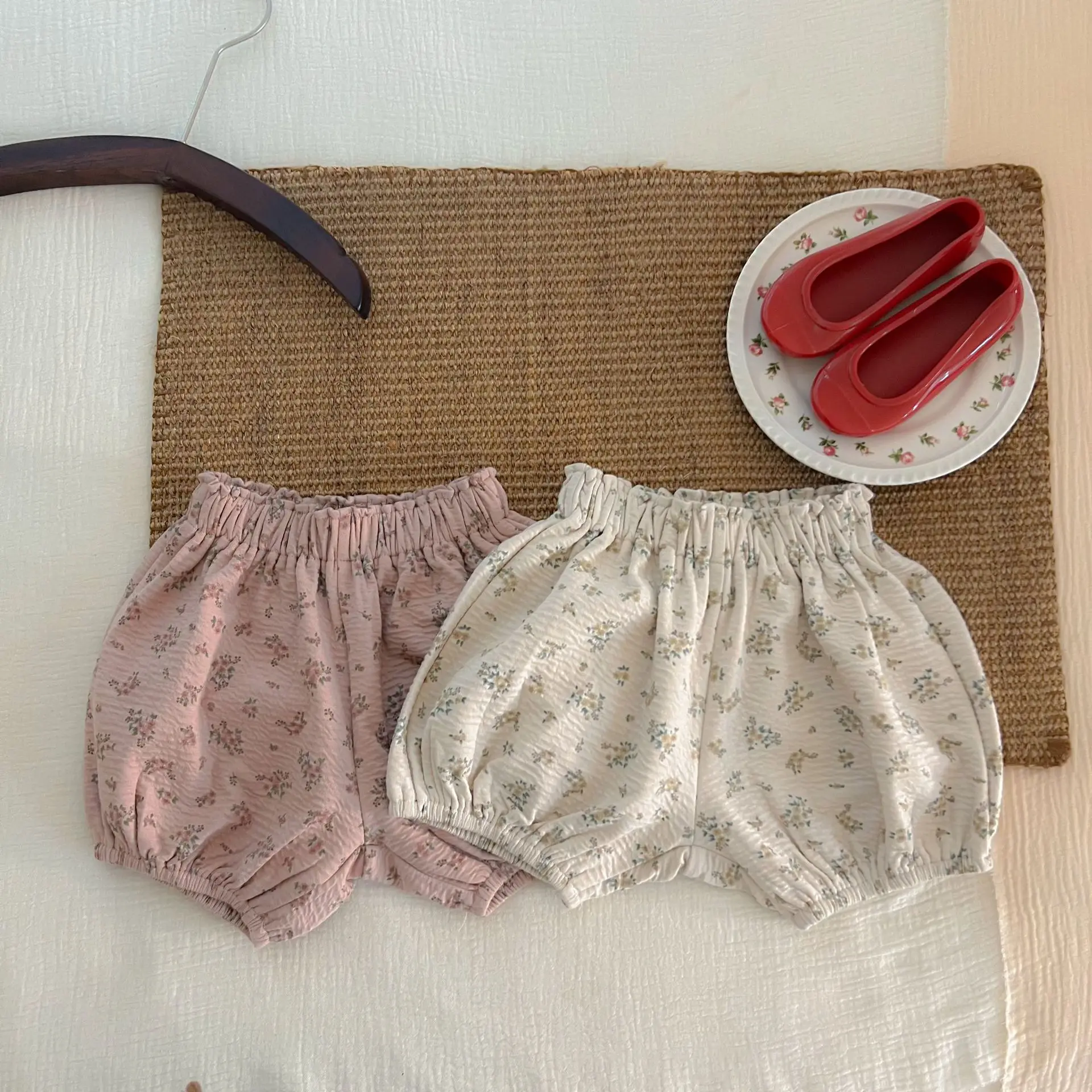 

Новинка 1012, летние детские шорты для девочек, шорты для маленьких девочек с цветочным принтом, детские шорты, модная одежда для новорожденны...