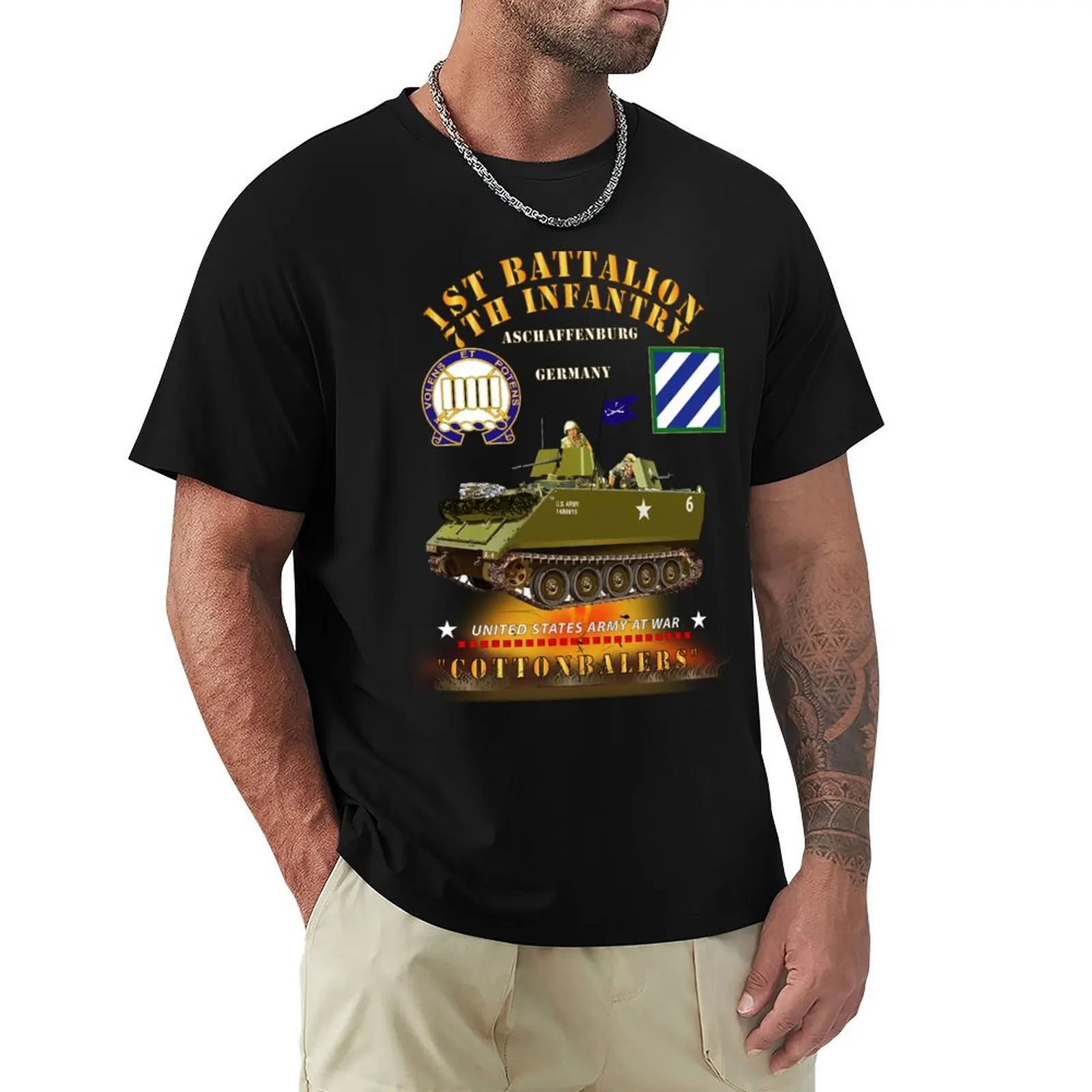 Фото Army - 1st Bn 7th Infantry - Aschaffenburg FRG - M113 APC CottonBalers X 300 Футболка с короткими рукавами для работы, утилитарная, с короткими рукавами №1