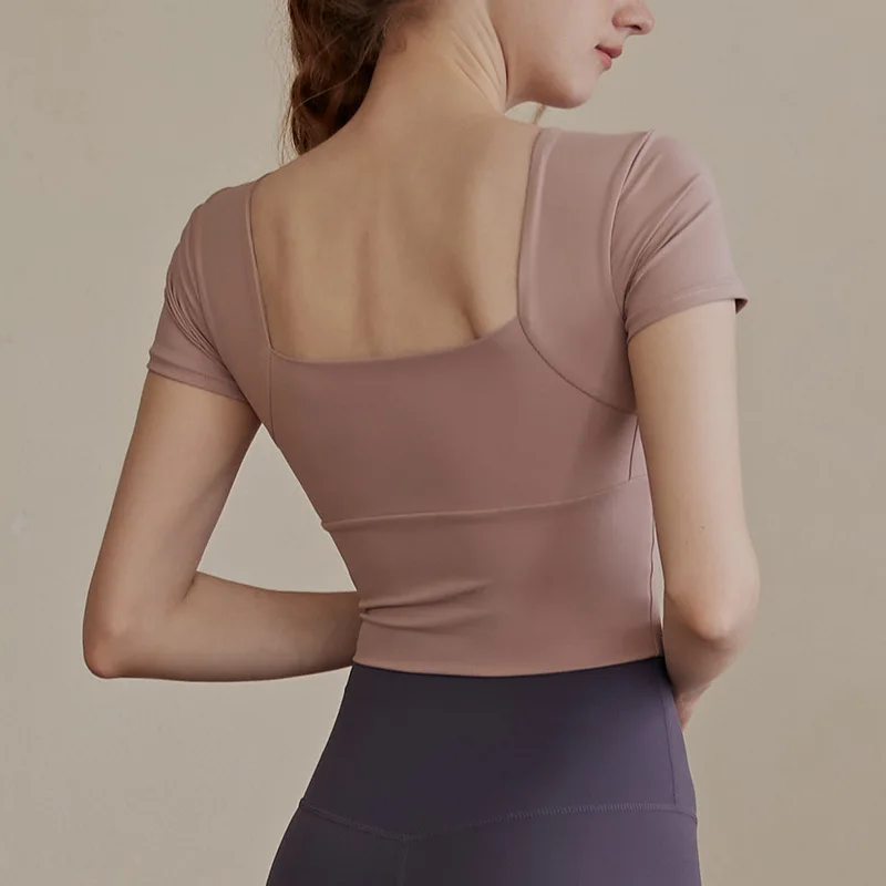 Тонкие однотонные футболки для женщин с нагрудными подушечками Футболки йоги