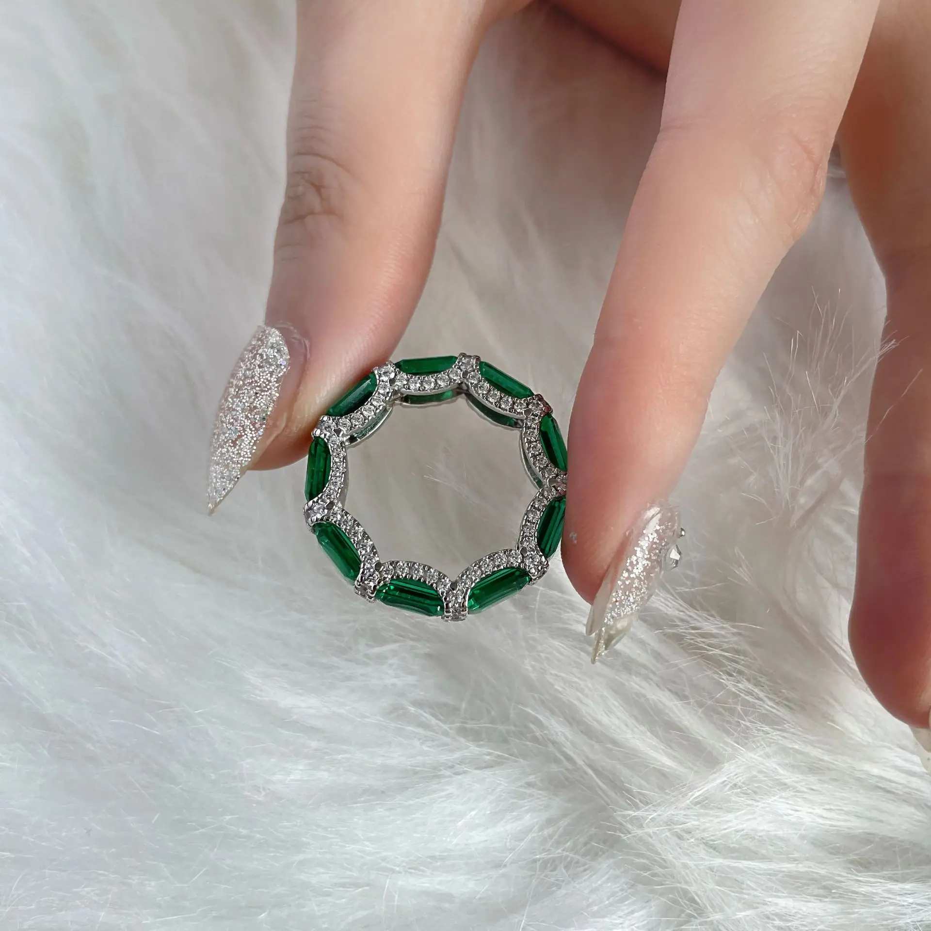 Bijoux de haute qualité supérieure 1CT vert émeraude couleur gemme 18K bague en plaqué or blanc pour les femmes cadeau de mariage ou de fête élégante