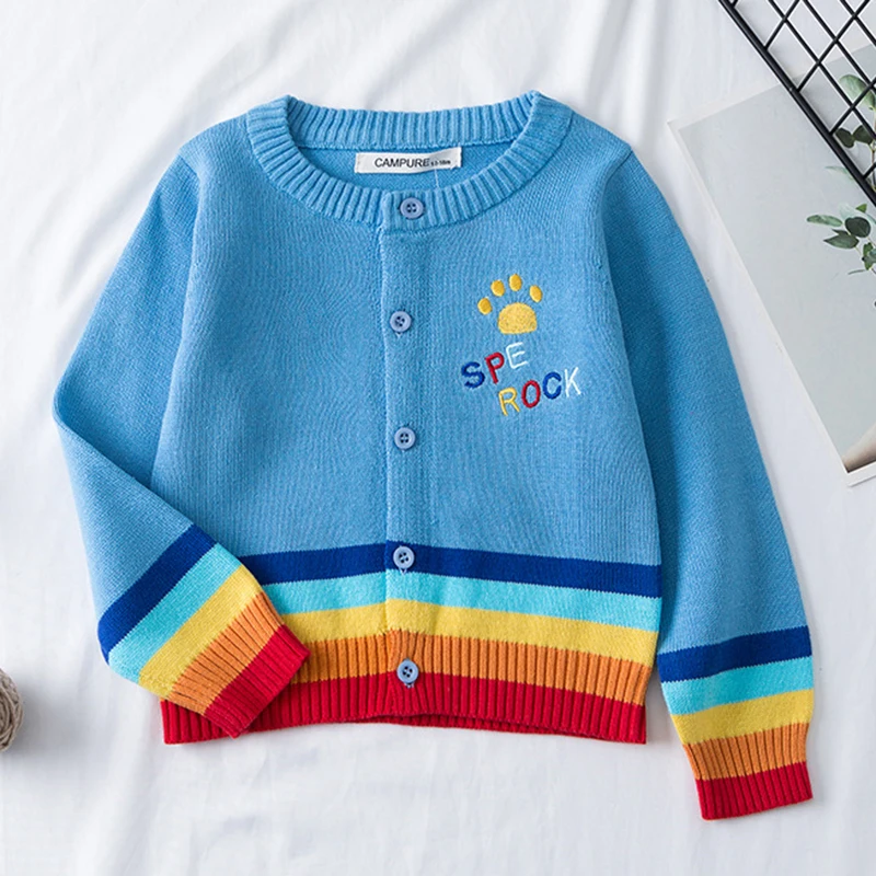 Демисезонный вязаный кардиган в полоску с длинным рукавом и вышивкой