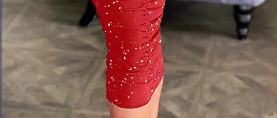 Женское облегающее мини-платье с высокой талией и длинными рукавами