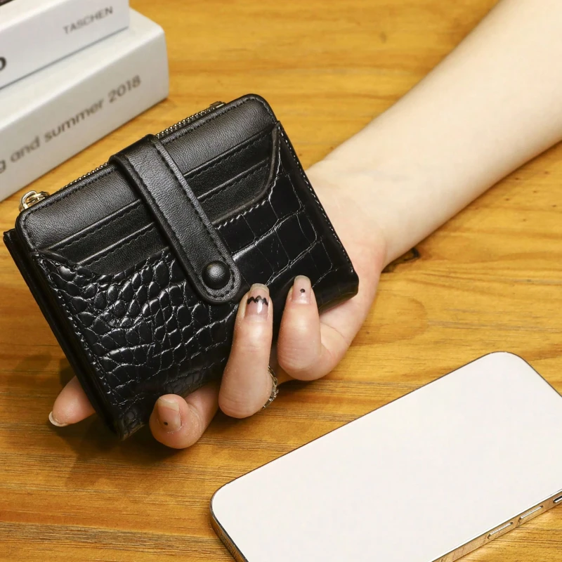 

Retro Crocodile Print Women's Short Wallet With Temperament Multi-card Slots Surface Waterproof Coin Purse Wallet Zipper Hasp