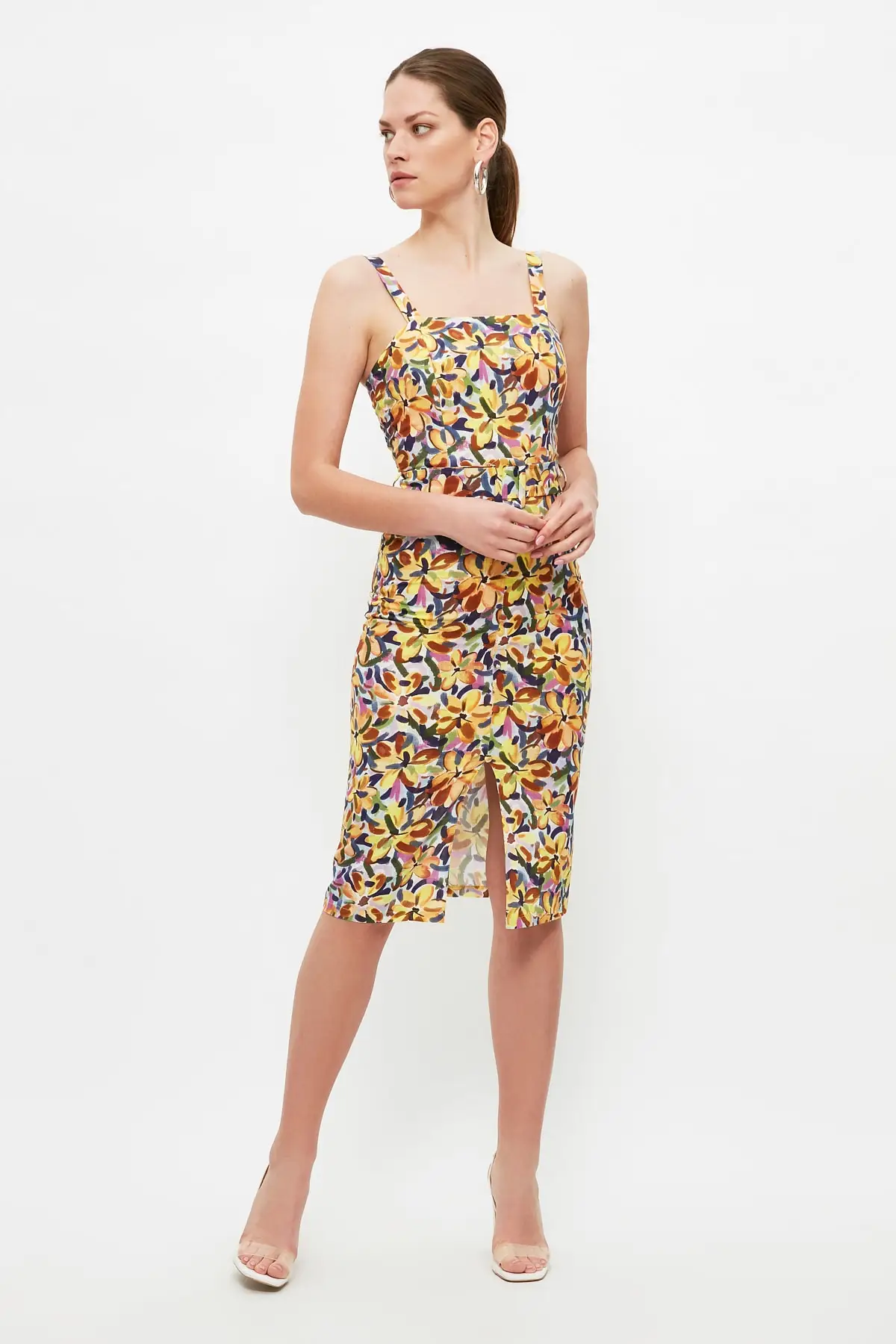 

Платье на пуговицах с арочными пуговицами