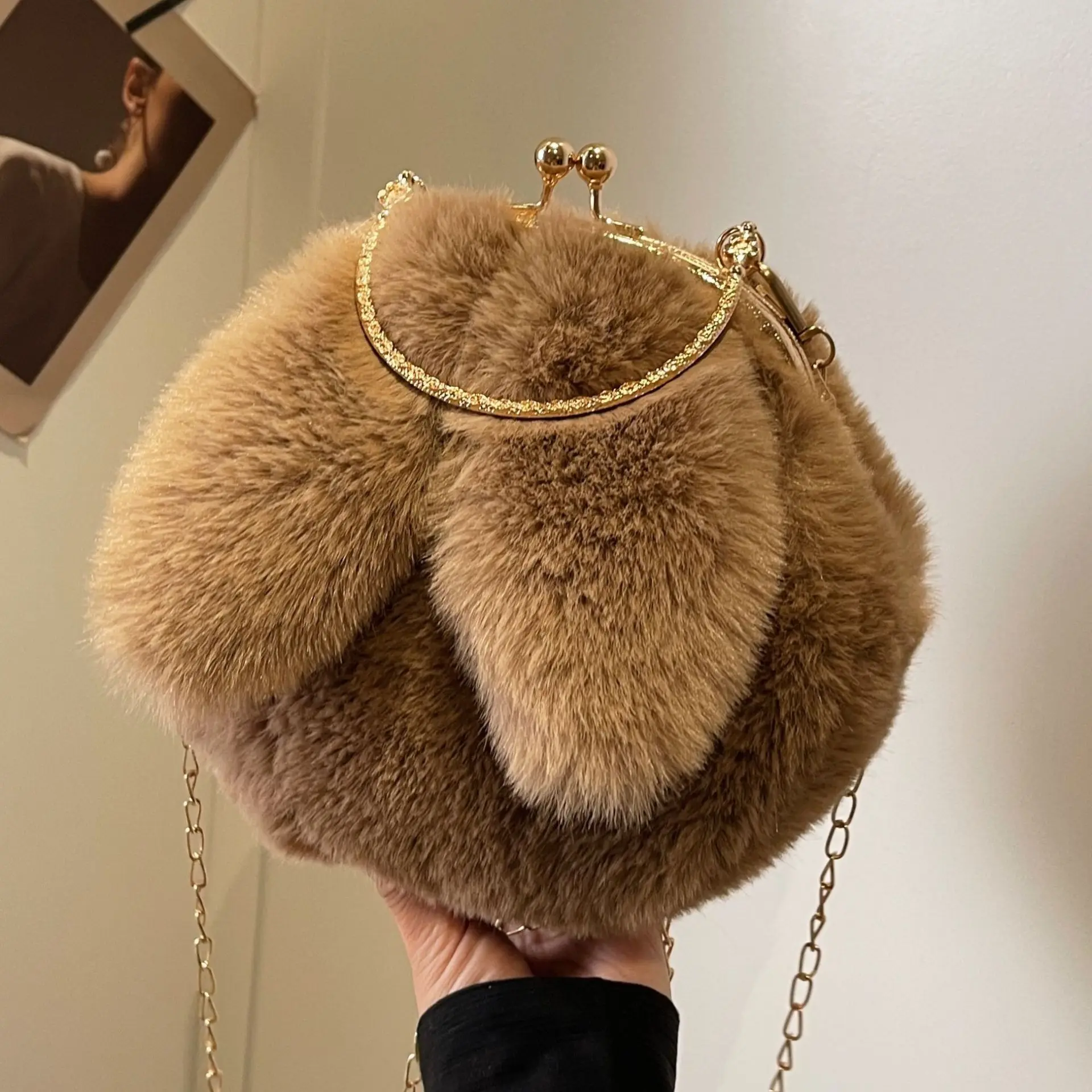 

Зимняя Сумка-тоут из искусственного меха для женщин, плюшевая сумочка на цепочке, маленькая круглая сумка, пушистая шерстяная сумка через плечо, Женская пушистая сумка через плечо