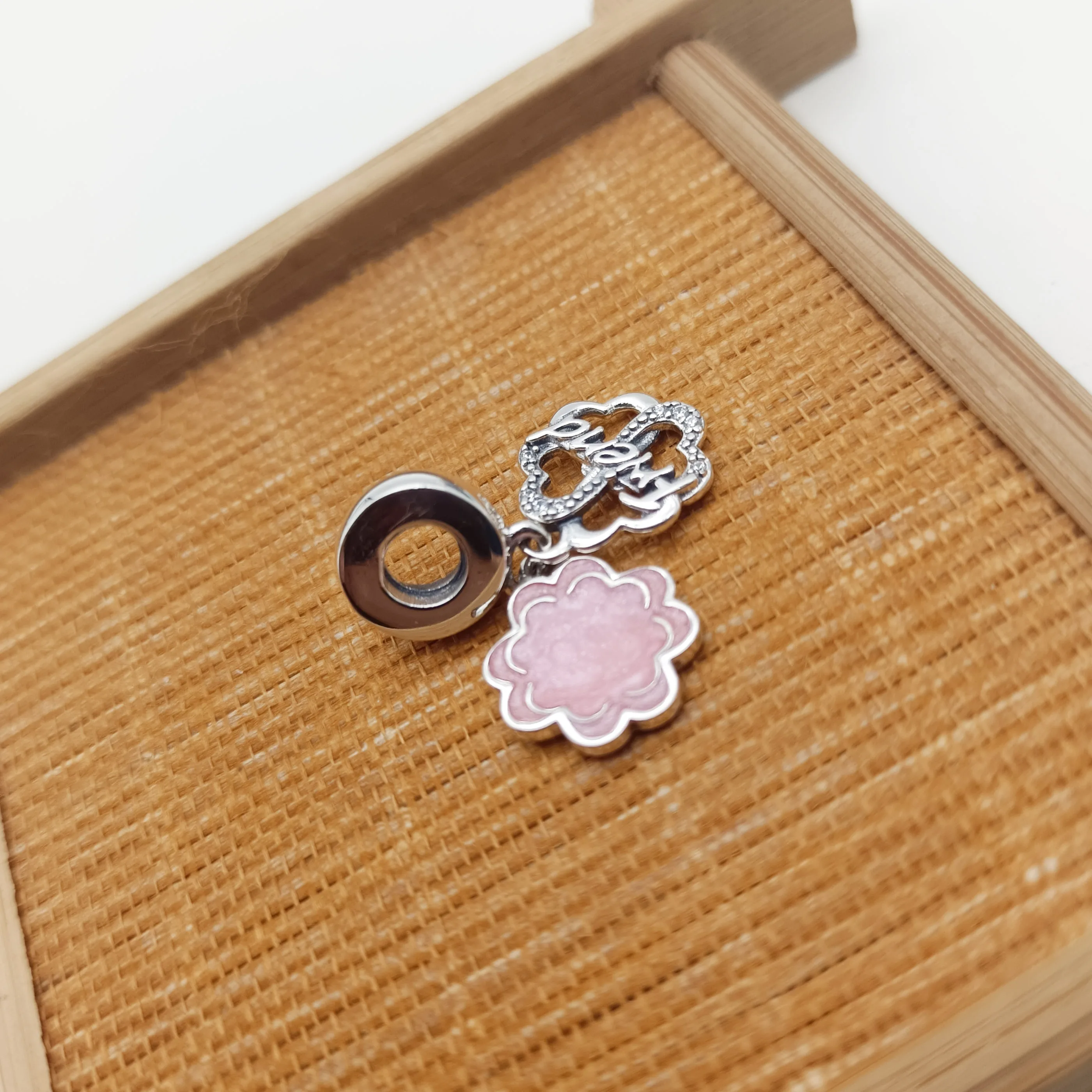 

2022 Fall New Jewelry Silver Charm Friends Pink Enamel Flower Pendant