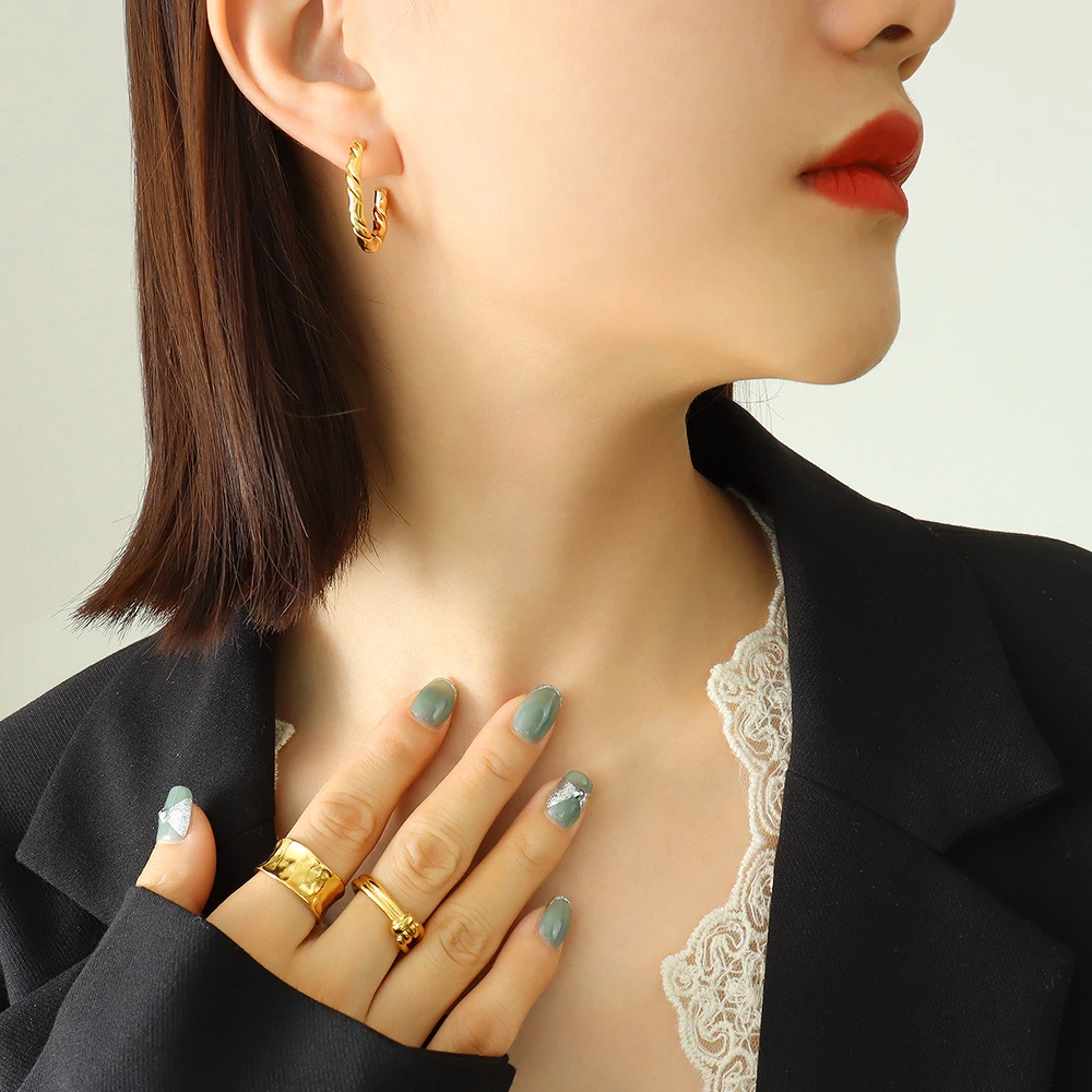 

Luxury and Fashion concise Style round stud earrings for Woman butterfly Casual/Sporty Party OL fashion jewelry