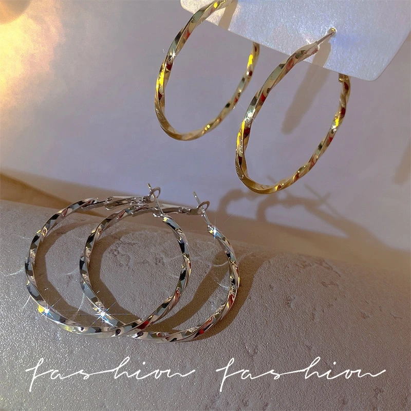 Rock Hiphop Metal C-Shaped Pendant Earrings for Woman Simple Round Heart Star Wave Loop Earrings Jewelry Valentine's Day Gift