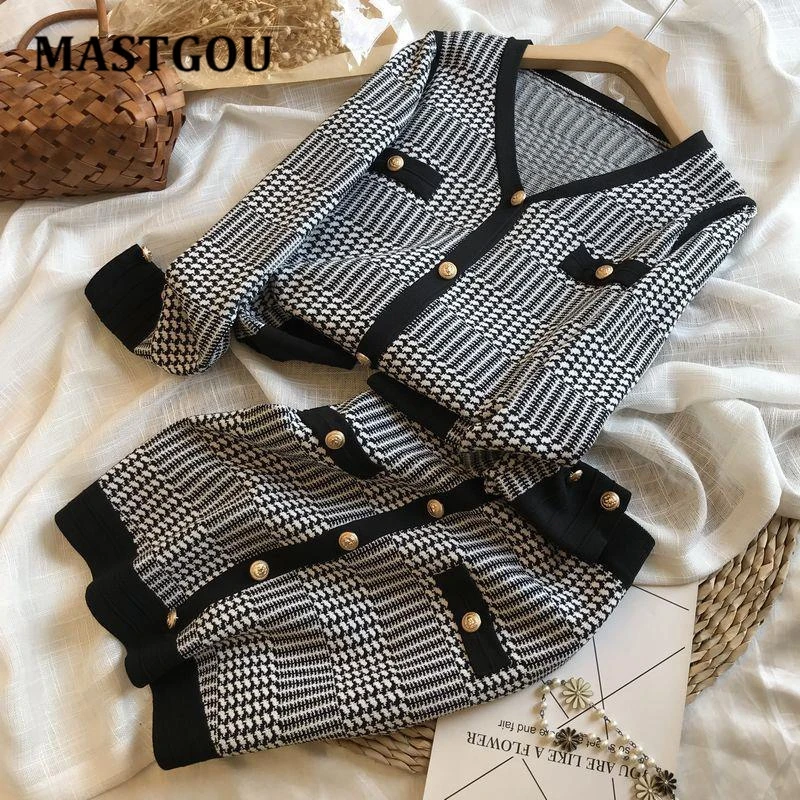 

Женский трикотажный спортивный костюм с V-образным вырезом и свитером