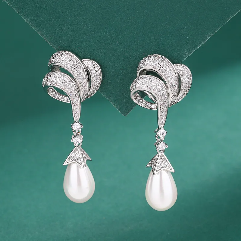 Женский комплект из колье и серёг серебра 925 пробы