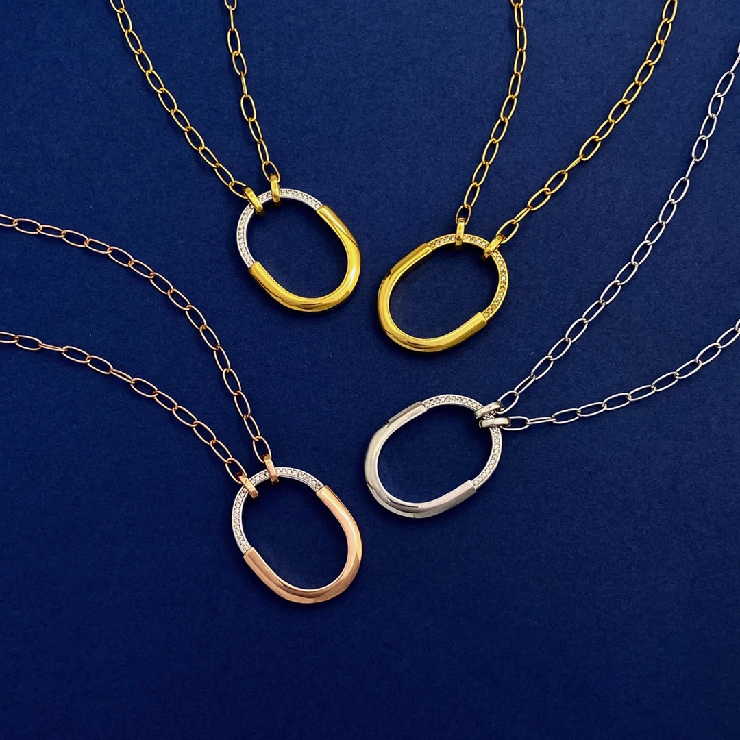 

Four color lock Pendant Necklace fashionable and versatile daily wear of goddess 18K Gold 2024 new sassy cool