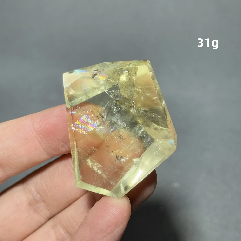 

Натуральный цитрин, полированный образец