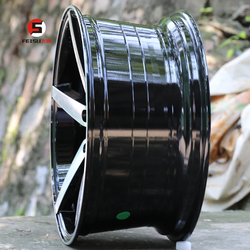 Рисунок 5 - 18-дюймовое гоночное колесо vossen inforge 5*114