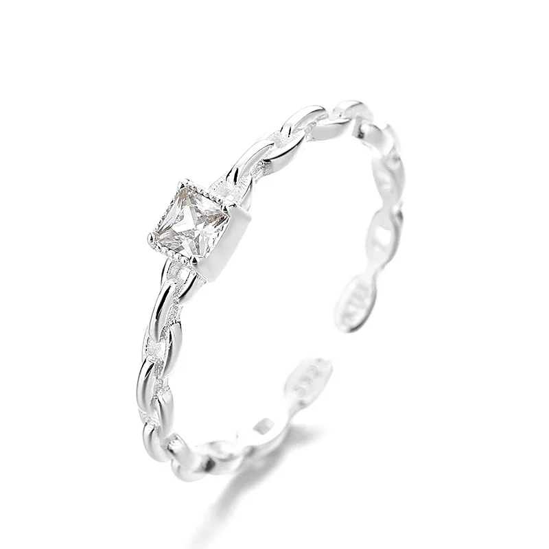 Кольцо женское из серебра 925 пробы с квадратным Цирконом