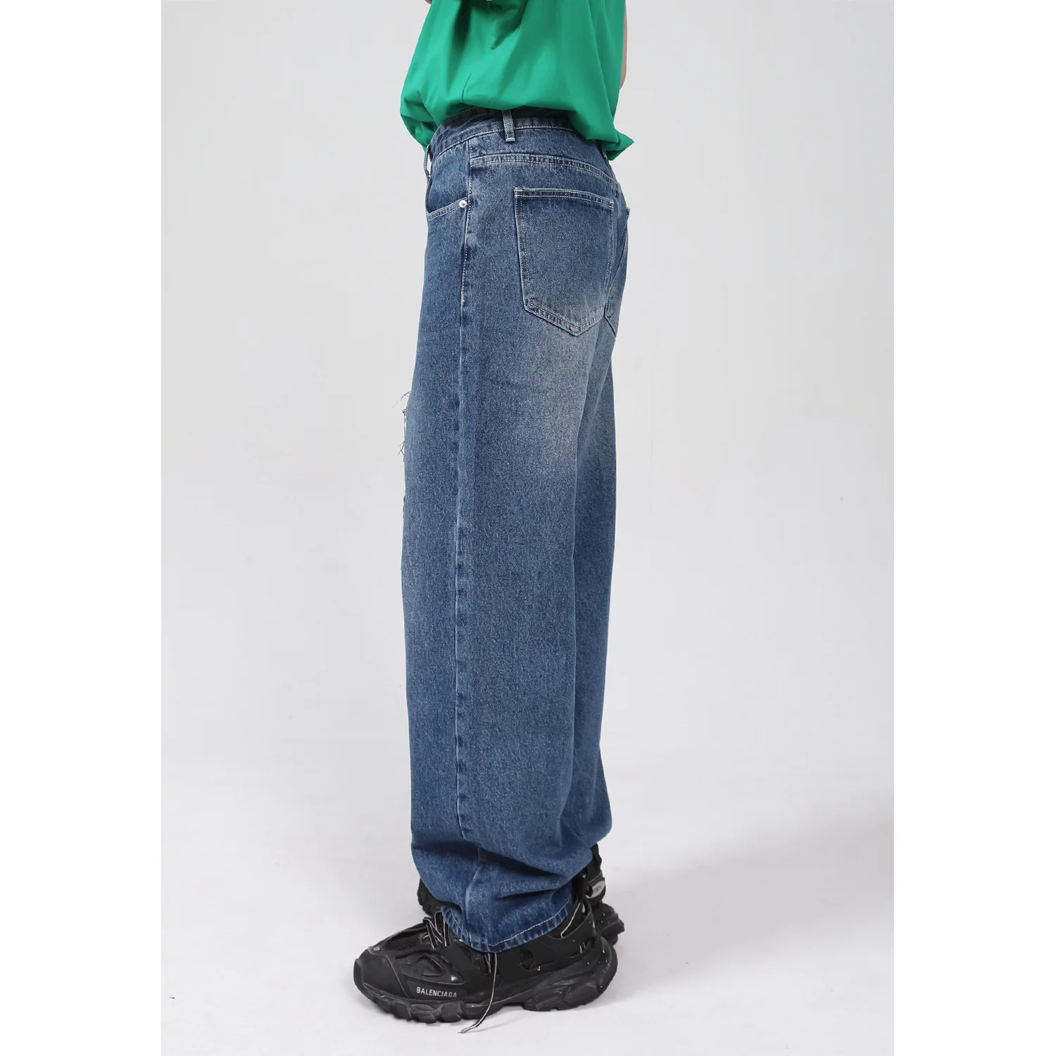 Four Seasons Men's Straight Hole Design Blue Jeans Men's Wide Leg Pants Fashion Streetwear Ins Hot Sale Korean Fashion Clothing