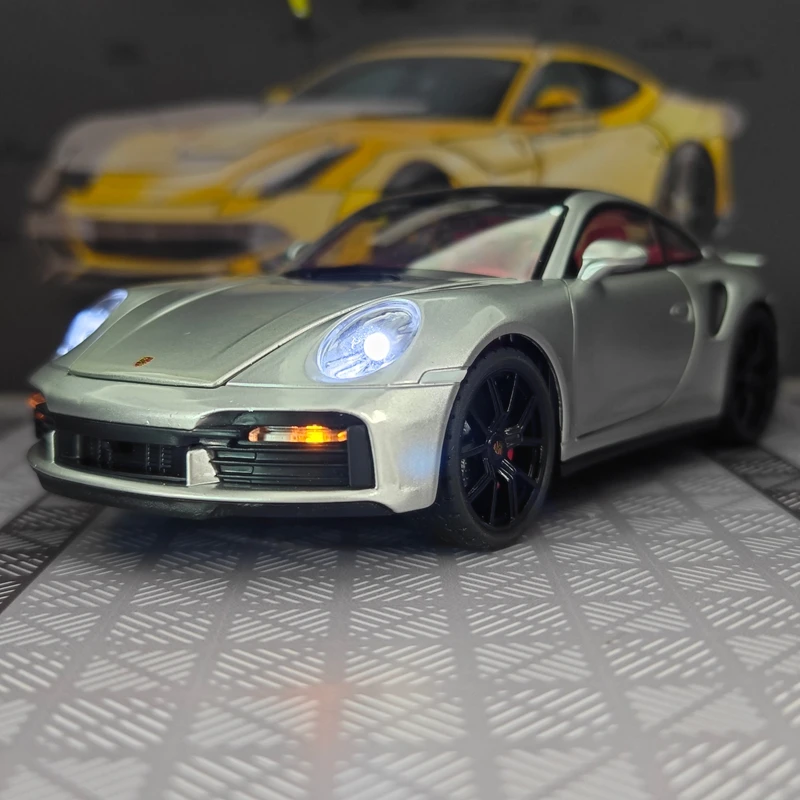 Фото Модель автомобиля Porsche 911 из сплава металла в масштабе 1:24, двери с обеих сторон открываются, а передний капот и дверь багажника также открываются. №5