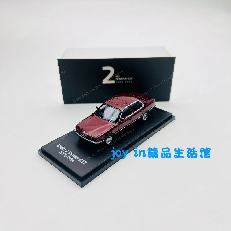 Фото В наличии: Коллекционная модель BMW 7-й серии G70, серия AR, масштаб 1:64, из сплава. №4