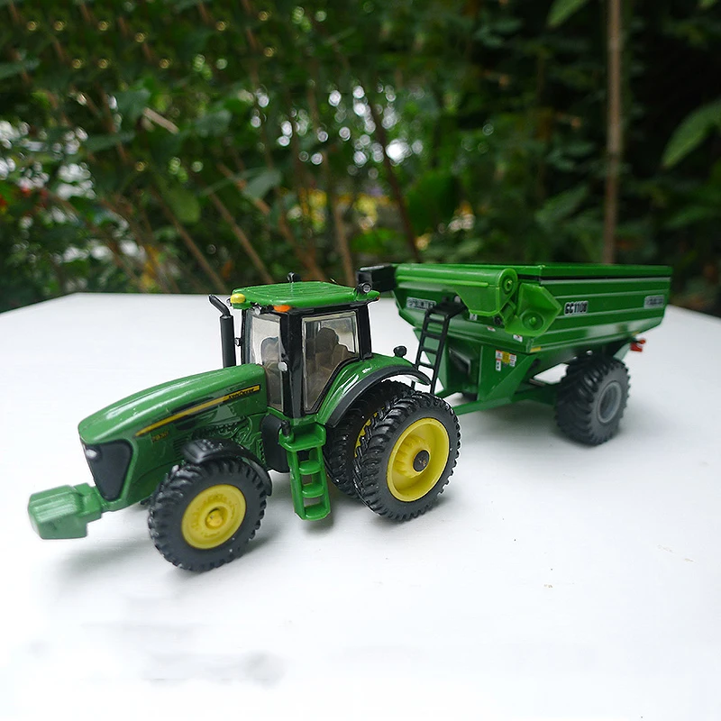 

Diecast Alloy 1:64 Scale 7930 Grain Cart Tractor Model Adult Construction Machinery Vehicle Collection Toy Car