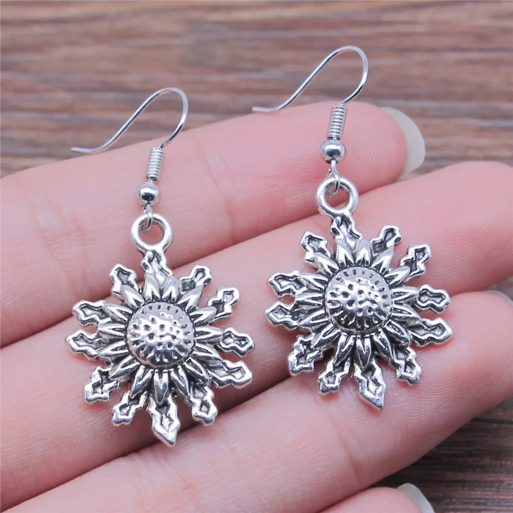 

Серьги-подвески в античном стиле