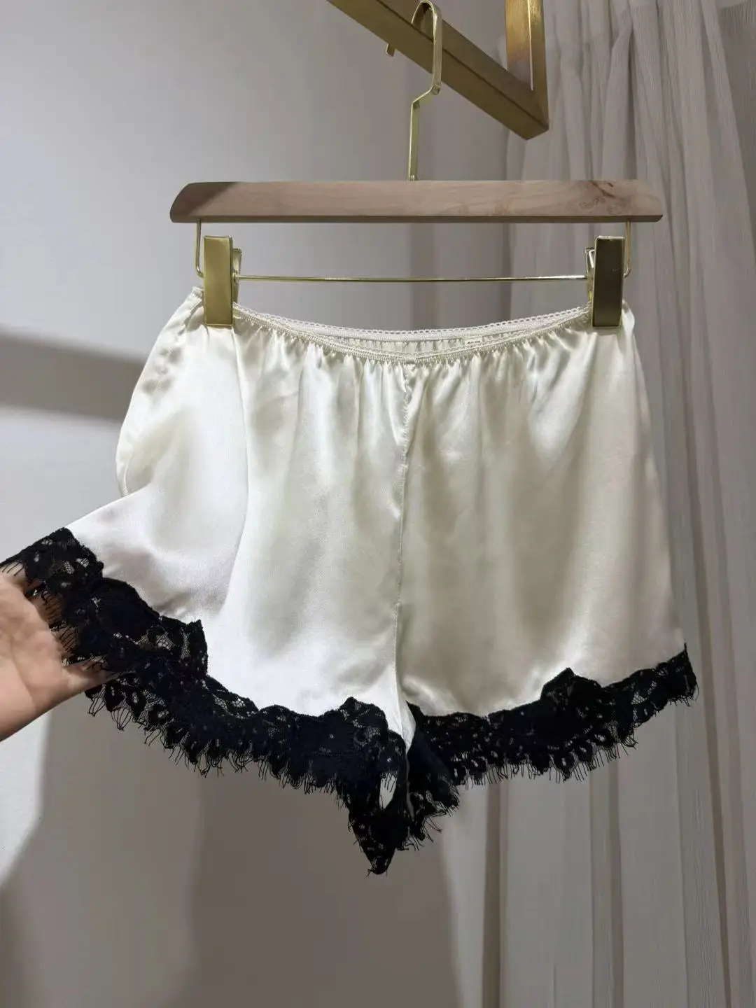 Фото Женский комплект из 2 предметов с кружевной отделкой, 100% шелк: топ-камизоль без рукавов с квадратным вырезом + шорты с эластичной талией, модный свободный костюм №5
